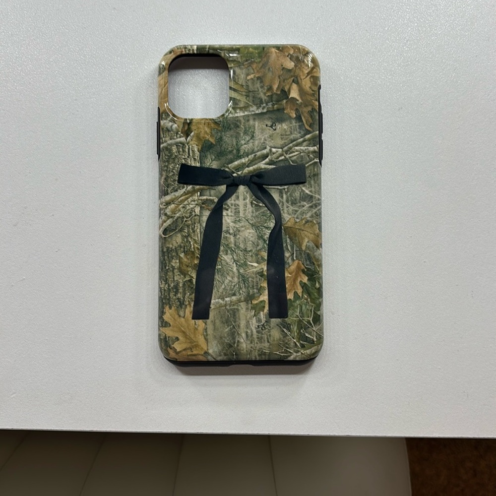 iPhone 11 Pro Max camo bow phone case